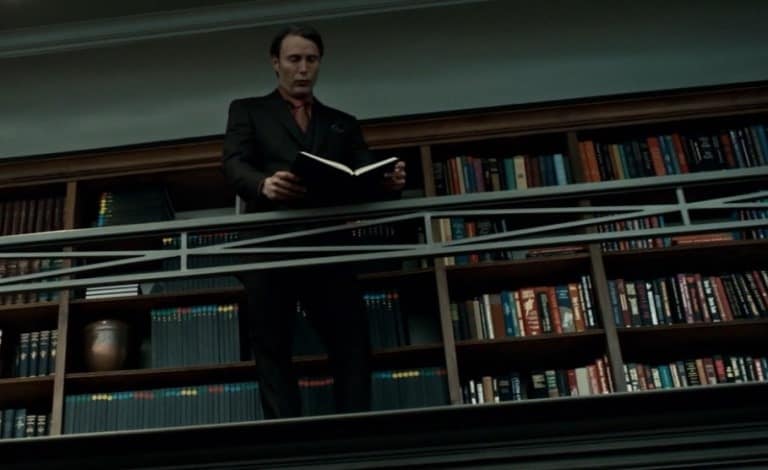 hannibal-lecter-in-his-library1