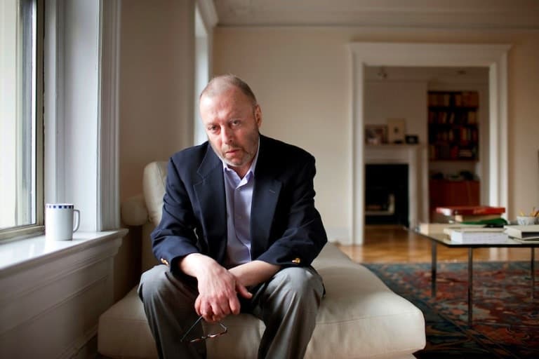 christopher-hitchens-at-his-home