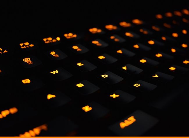 mechanical backlit computer keyboard - featured image