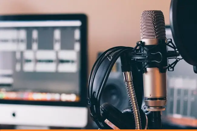 7 Best Writing Podcasts To Listen To (In 2023)