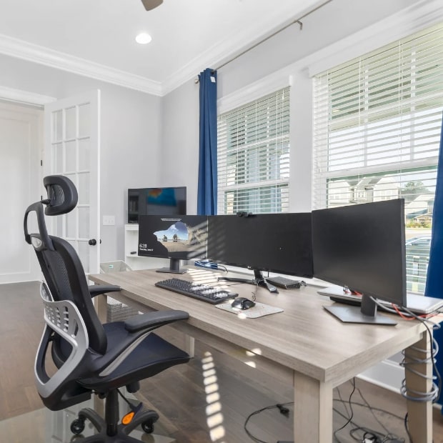 Best Freelance Home Office Chairs - featured image