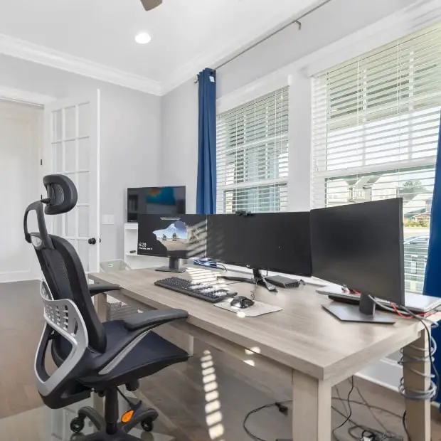 6 Best Freelance Home Office Chairs (Very Comfy!)