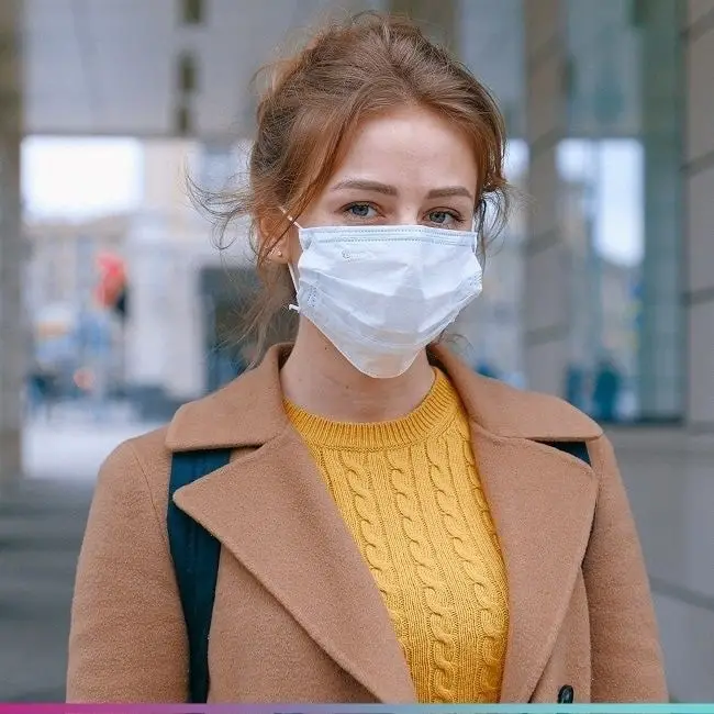 woman wearing a facemask