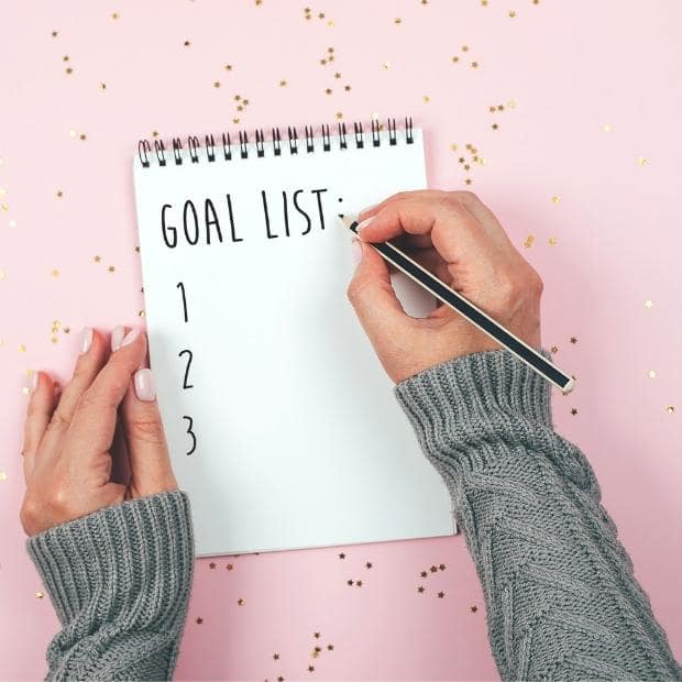How To Write A Powerful Essay On Achieving Goals - featured image