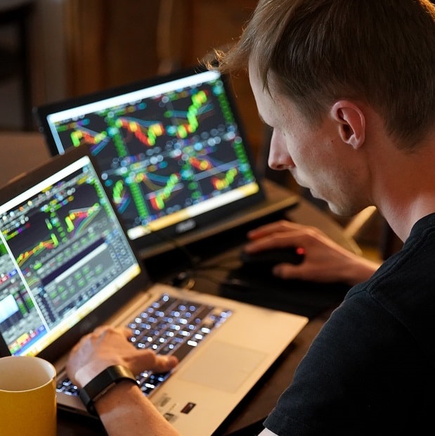 The Basics of Stock Trading as a Freelancer (5 Crucial Tips)