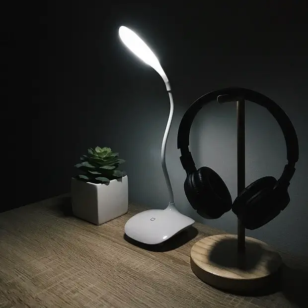 best lamps for working at home - featured image