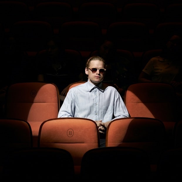 how to become a movie critic and get paid - featured image