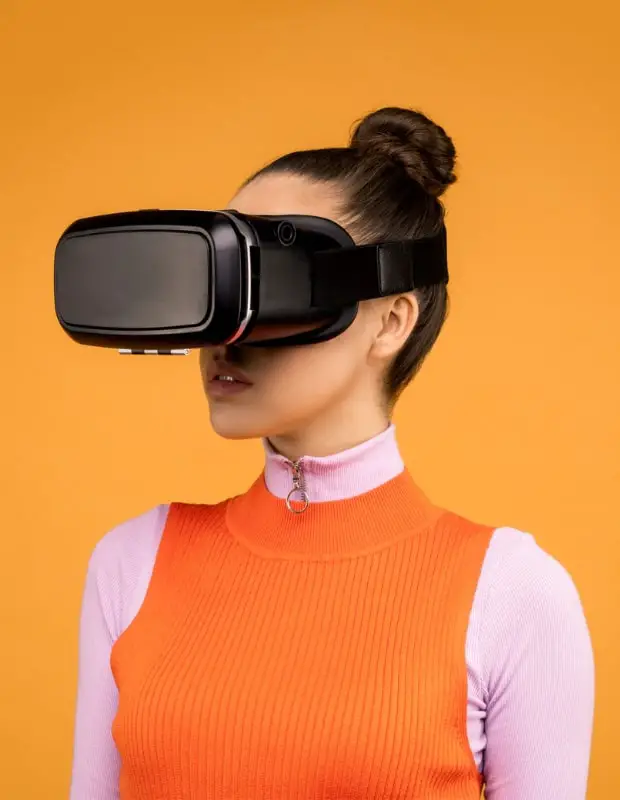 woman using virtual reality