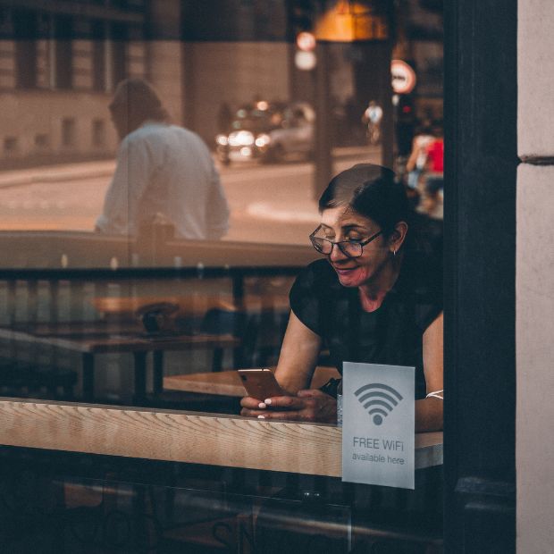 establishments with free wifi - places to work remotely