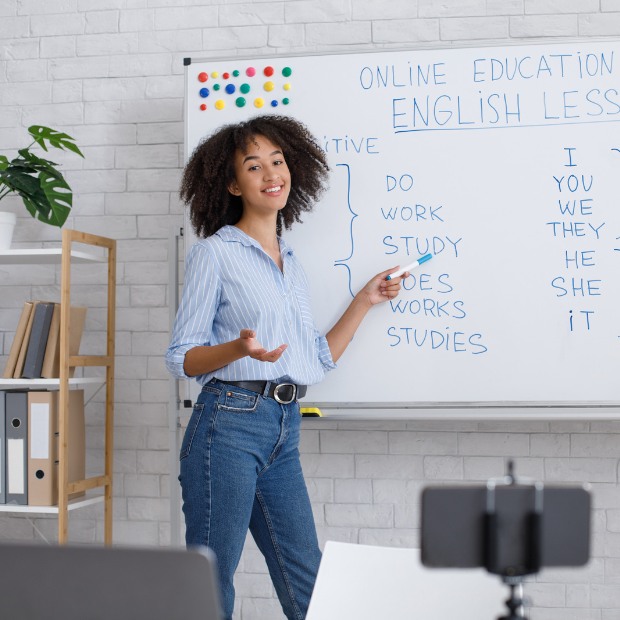 How to Volunteer to Teach English Online - featured image