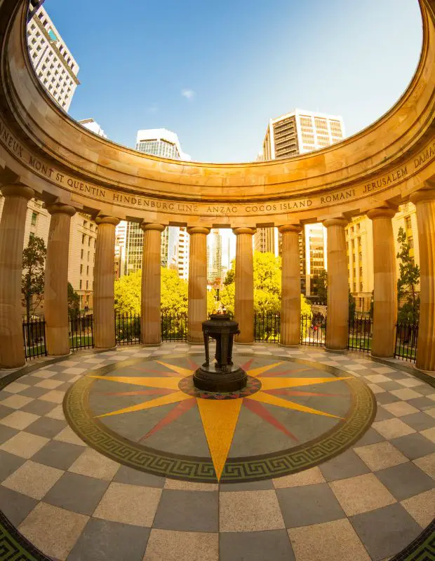 the famous monument in Brisbane